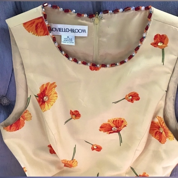Beautiful,rich colored 100% silk top by Novello-Bloom size 10.  EUC - Picture 10 of 10